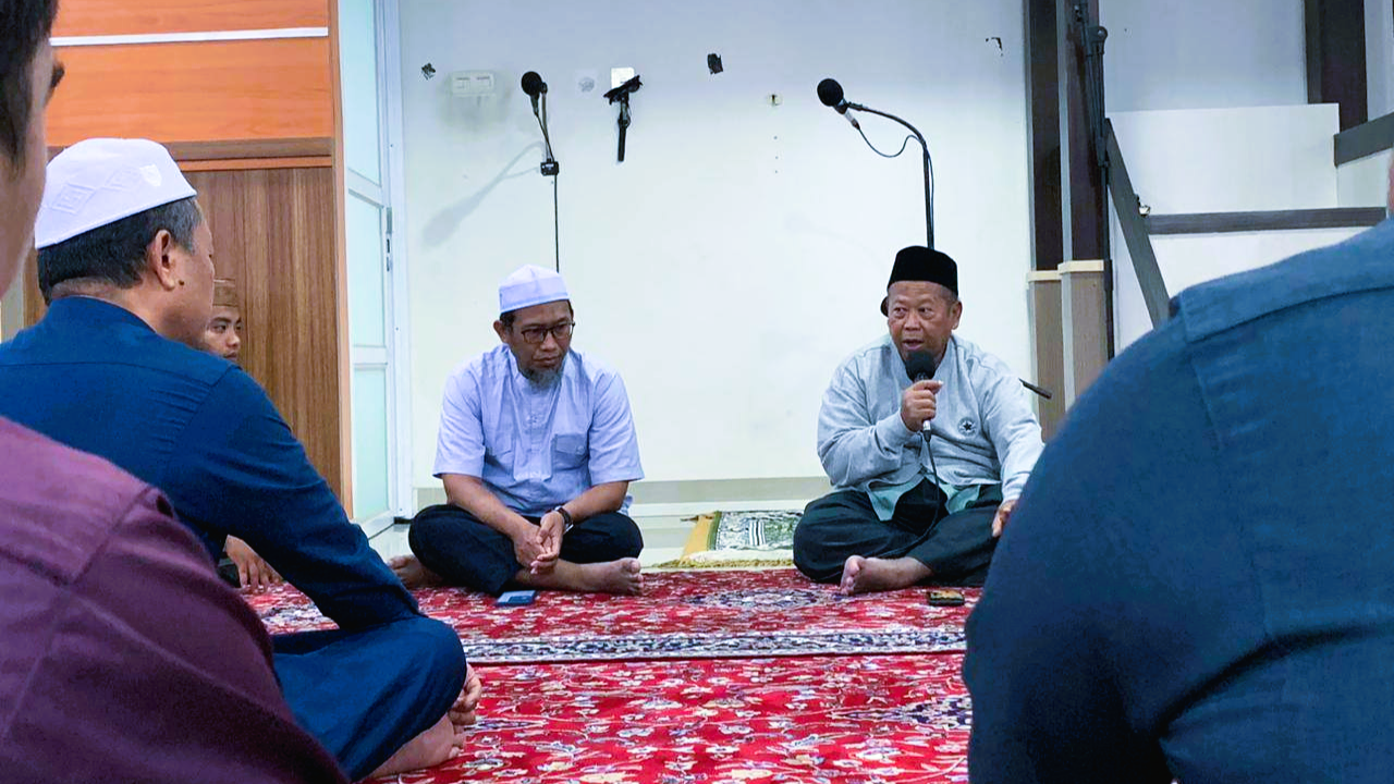 Ketua Umum Dewan Dakwah Islamiyah Indonesia (DDII) Pusat, Dr. Adian Husaini, Silaturahim ke keluarga besar Wahdah Islamiyah Gorontalo